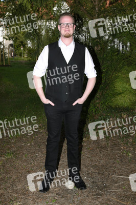 Christoph Baierl beim Streaming von 'Lebensfreude' in Haar