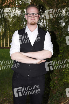 Christoph Baierl beim Streaming von 'Lebensfreude' in Haar