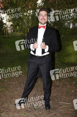 Christoph Baierl beim Streaming von 'Lebensfreude' in Haar