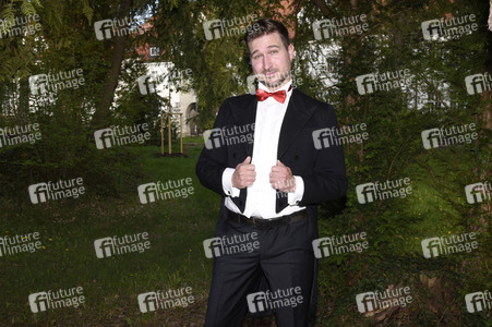 Christoph Baierl beim Streaming von 'Lebensfreude' in Haar