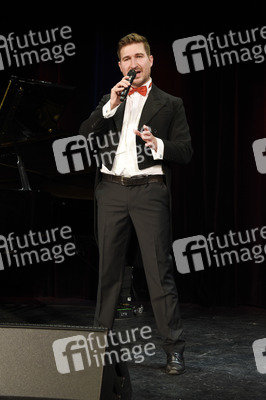 Christoph Baierl beim Streaming von 'Lebensfreude' in Haar