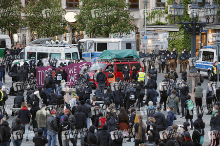 Demonstration für den Erhalt von 'Köpi 137' in Berlin