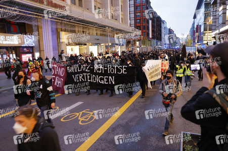 Demonstration für den Erhalt von 'Köpi 137' in Berlin