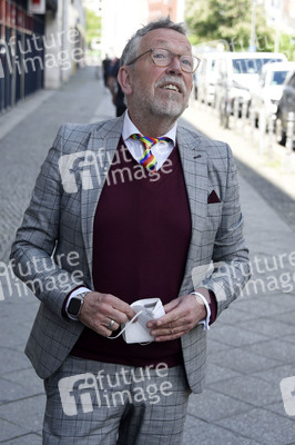 SPD-Aktion Hissung der Regenbogenflagge in Berlin