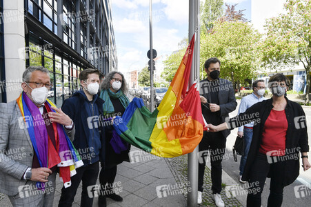 SPD-Aktion Hissung der Regenbogenflagge in Berlin