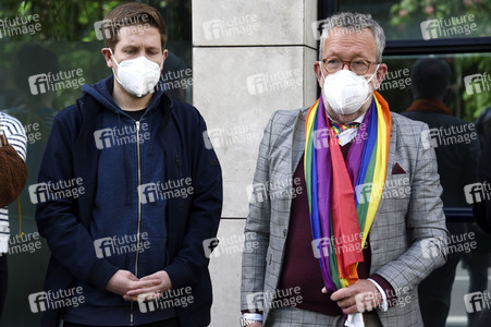 SPD-Aktion Hissung der Regenbogenflagge in Berlin