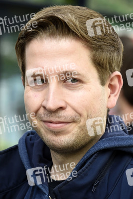SPD-Aktion Hissung der Regenbogenflagge in Berlin