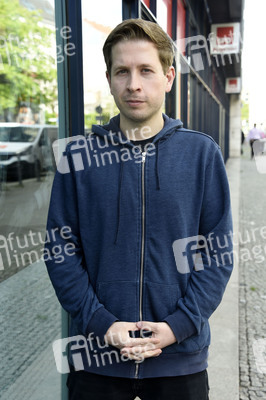 SPD-Aktion Hissung der Regenbogenflagge in Berlin