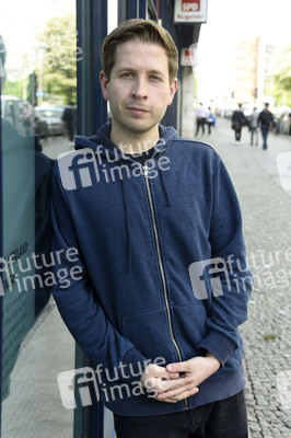 SPD-Aktion Hissung der Regenbogenflagge in Berlin