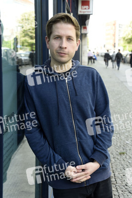 SPD-Aktion Hissung der Regenbogenflagge in Berlin