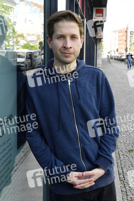 SPD-Aktion Hissung der Regenbogenflagge in Berlin