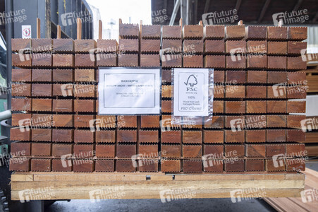 Symbolfoto Holzknappheit