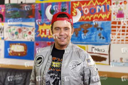 Mallorca-Stars überreichen Spendenscheck an Die Arche in Köln