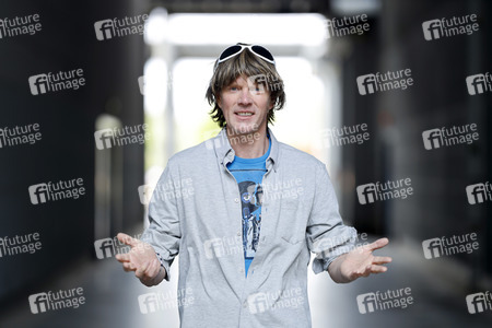 Mallorca-Stars überreichen Spendenscheck an Die Arche in Köln