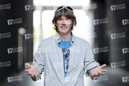 Mallorca-Stars überreichen Spendenscheck an Die Arche in Köln