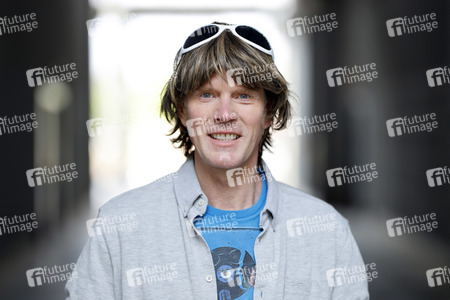 Mallorca-Stars überreichen Spendenscheck an Die Arche in Köln