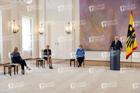 Fototermin mit Frank-Walter Steinmeier, Franziska Giffey und Christine Lambrecht in Berlin