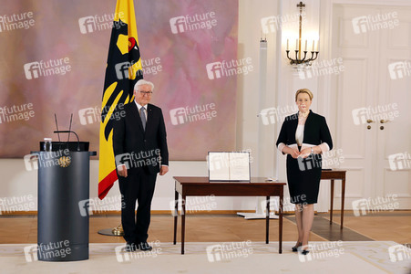 Fototermin mit Frank-Walter Steinmeier, Franziska Giffey und Christine Lambrecht in Berlin