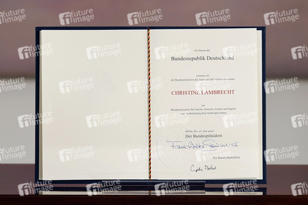 Fototermin mit Frank-Walter Steinmeier, Franziska Giffey und Christine Lambrecht in Berlin