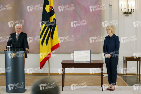 Fototermin mit Frank-Walter Steinmeier, Franziska Giffey und Christine Lambrecht in Berlin
