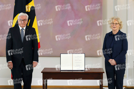 Fototermin mit Frank-Walter Steinmeier, Franziska Giffey und Christine Lambrecht in Berlin