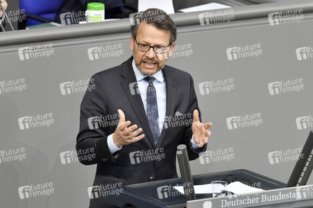 230. Sitzung des Deutschen Bundestages in Berlin