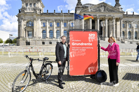 Fototermin der SPD zur sozialdemokratischen Erfolgsbilanz in Berlin