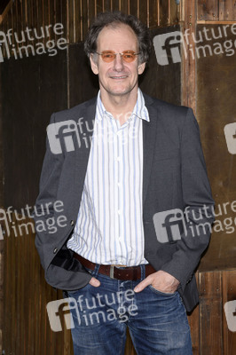 Online-Auftritt von Chin Meyer in Haar