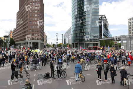 Demonstration gegen Mietenwahnsinn in Berlin