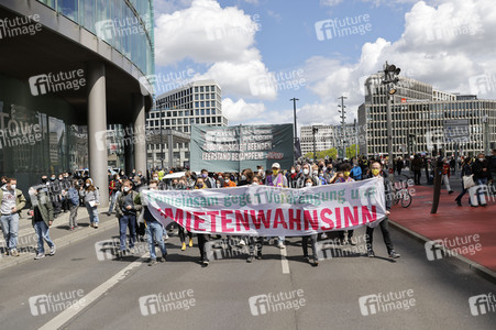 Demonstration gegen Mietenwahnsinn in Berlin