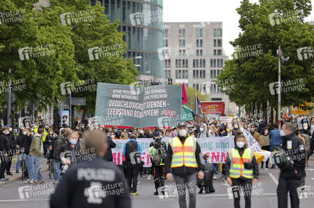 Demonstration gegen Mietenwahnsinn in Berlin