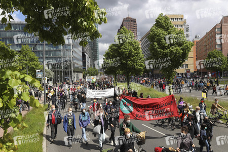 Demonstration gegen Mietenwahnsinn in Berlin