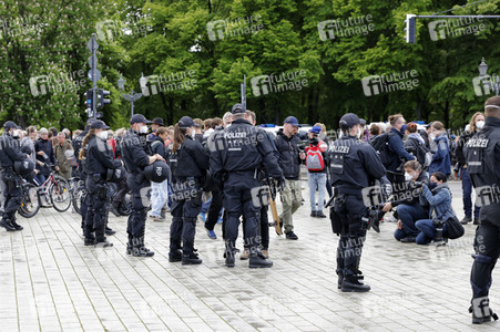 Querdenker demonstrieren trotz Demo-Verbot in Berlin