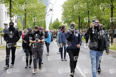 Querdenker demonstrieren trotz Demo-Verbot in Berlin