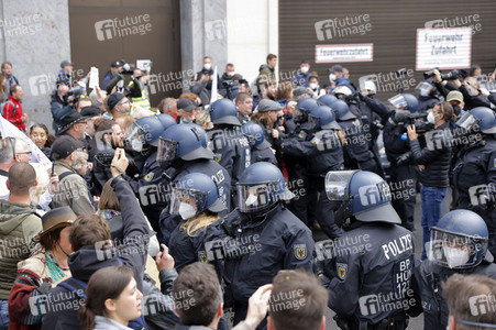 Querdenker demonstrieren trotz Demo-Verbot in Berlin