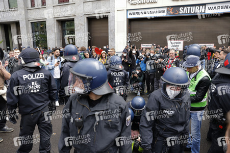 Querdenker demonstrieren trotz Demo-Verbot in Berlin