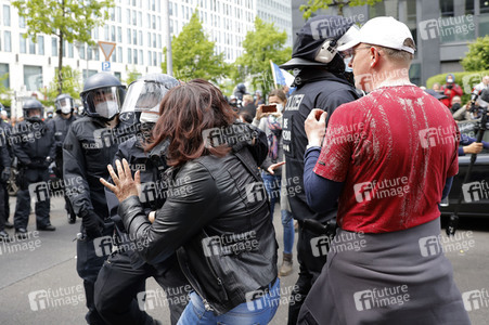 Querdenker demonstrieren trotz Demo-Verbot in Berlin