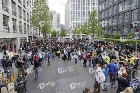 Querdenker demonstrieren trotz Demo-Verbot in Berlin