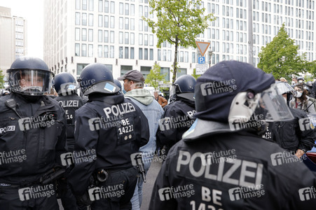 Querdenker demonstrieren trotz Demo-Verbot in Berlin