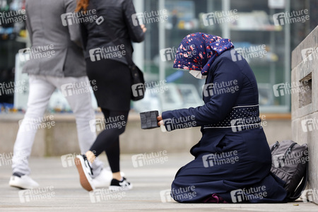 Symbolfoto Bettlerin