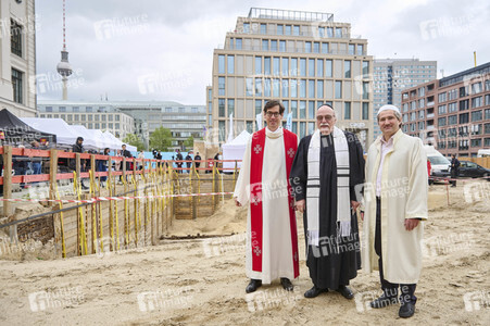Grundsteinlegung für das Mehrreligionenhaus 'House of One' in Berlin
