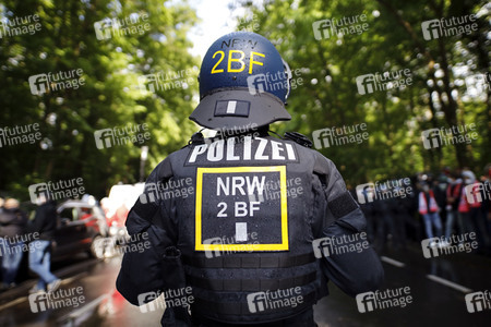 Polizeieinsatz beim Relegationsspiel 1. FC Köln vs. Holstein Kiel in Köln