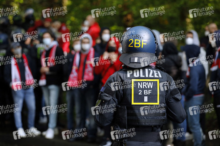 Polizeieinsatz beim Relegationsspiel 1. FC Köln vs. Holstein Kiel in Köln