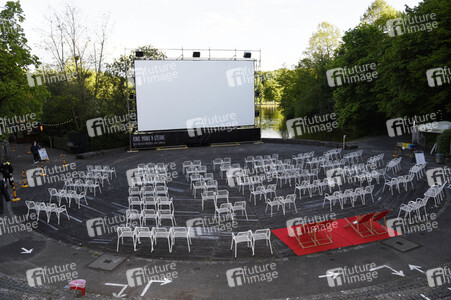 Filmpremiere 'Verplant - Wie zwei Typen versuchen mit dem Rad nach Vietnam zu fahren' in München