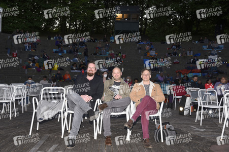 Filmpremiere 'Verplant - Wie zwei Typen versuchen mit dem Rad nach Vietnam zu fahren' in München