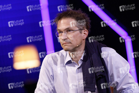 Gerald Knaus, Isabel Schayani und Jean Asselborn auf der lit.Cologne 2021 in Köln