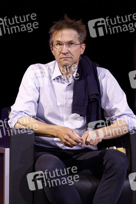 Gerald Knaus, Isabel Schayani und Jean Asselborn auf der lit.Cologne 2021 in Köln