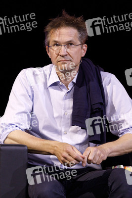 Gerald Knaus, Isabel Schayani und Jean Asselborn auf der lit.Cologne 2021 in Köln