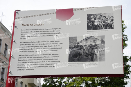 Madame Tussauds präsentiert 'Berlin 100!' mit David Bowie und Marlene Dietrich in Berlin