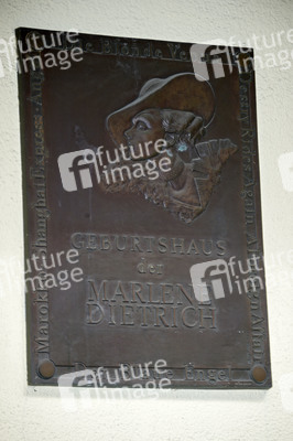 Madame Tussauds präsentiert 'Berlin 100!' mit David Bowie und Marlene Dietrich in Berlin